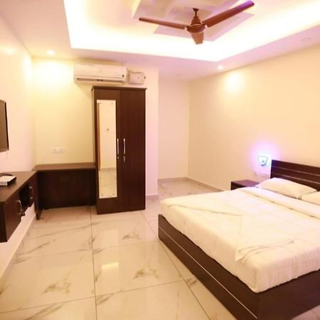 Aman Residency Hotel Thodupuzha Exterior photo