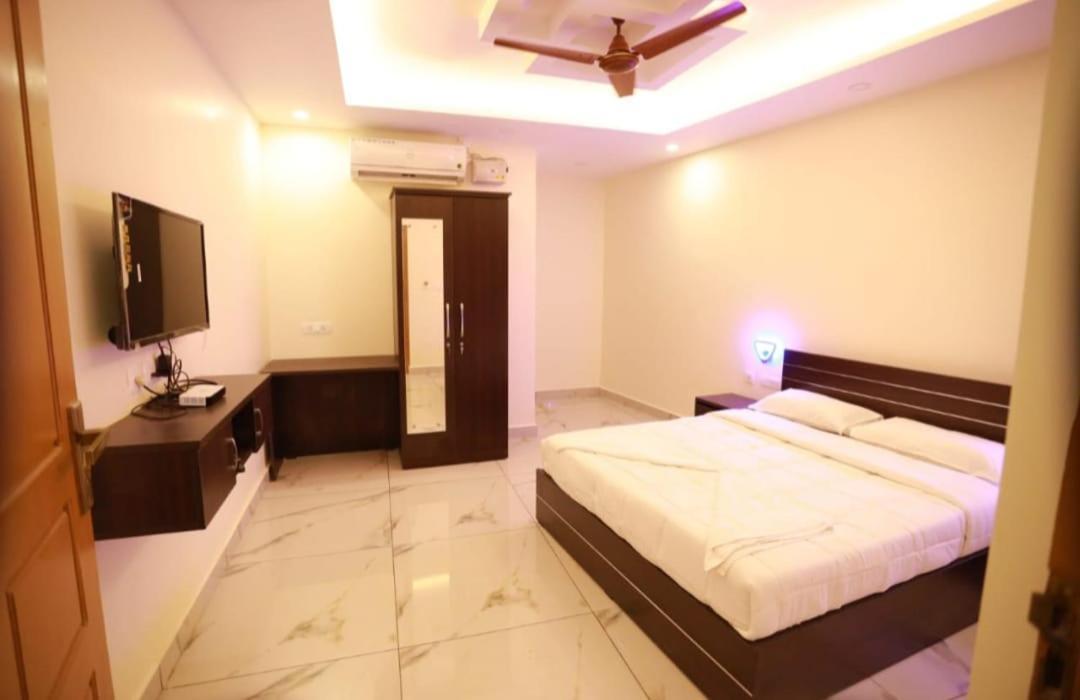 Aman Residency Hotel Thodupuzha Exterior photo